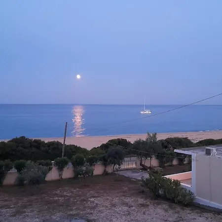 Holiday home Beachfront Oleanders House In Skala Skala (Kefalonia)